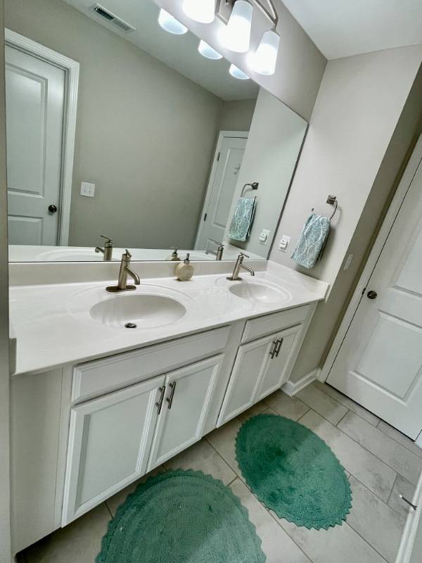 Building Photo - 6060 Ashborough Park