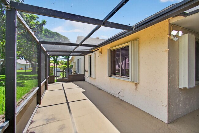 Building Photo - 2925 Riviera Dr