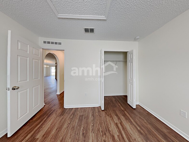 Building Photo - 5251 Silver Thistle Ln