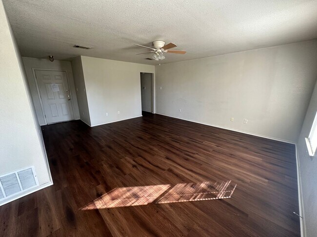 Building Photo - AVAILABLE NOW! - 2 WEEKS FREE!