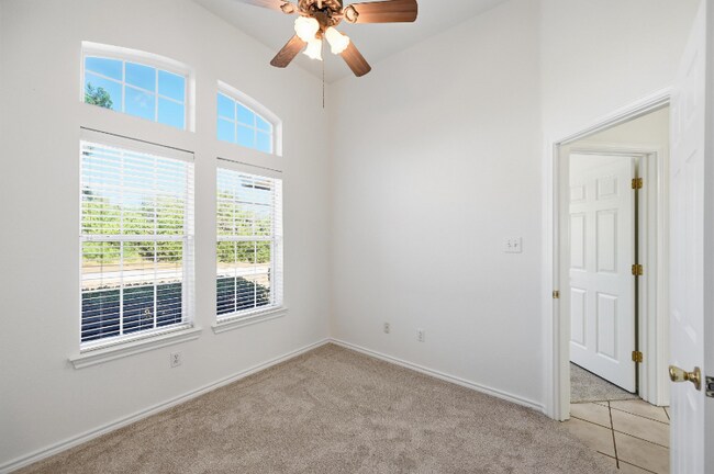 Building Photo - 1303 Cochise Trail