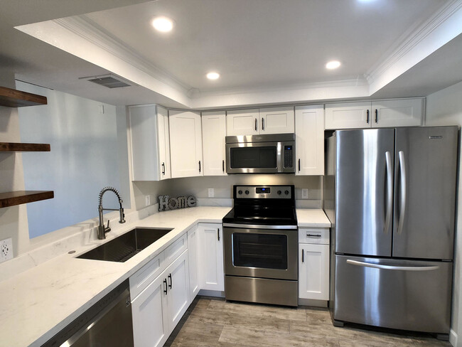 Building Photo - Fully Renovated 2bd/2 bath Scottsdale pati...