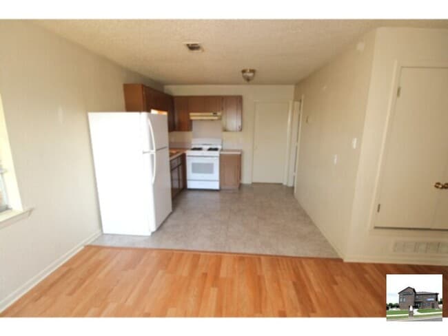 Building Photo - 806 Hackberry St