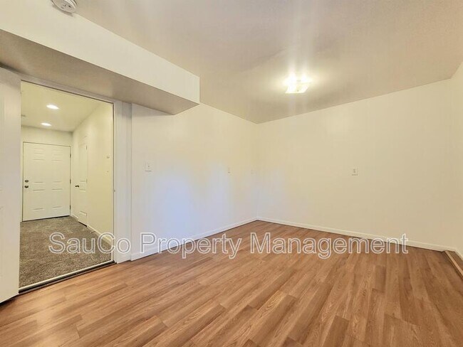 Building Photo - 5413 SE 119th Ave