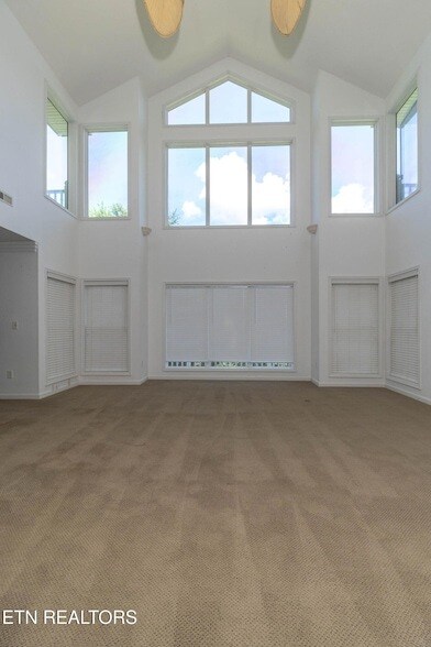 Building Photo - 2084 Allenridge Dr