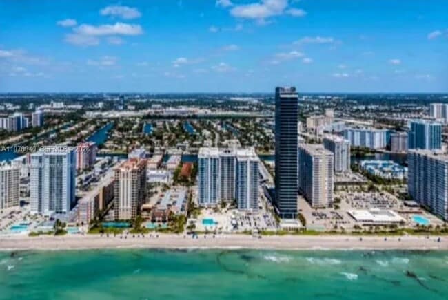 Building Photo - 2030 S Ocean Dr