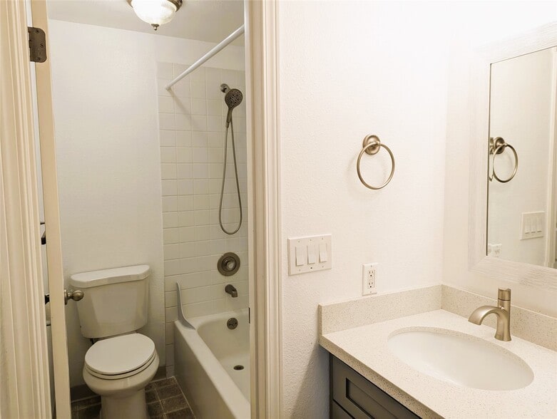 Primary bathroom - 11107 NE 125th Ln