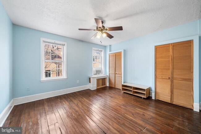 Building Photo - 705 S Warnock St