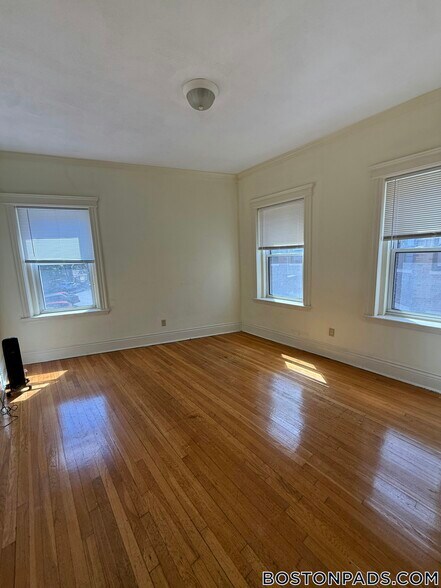Building Photo - 106 Queensberry St