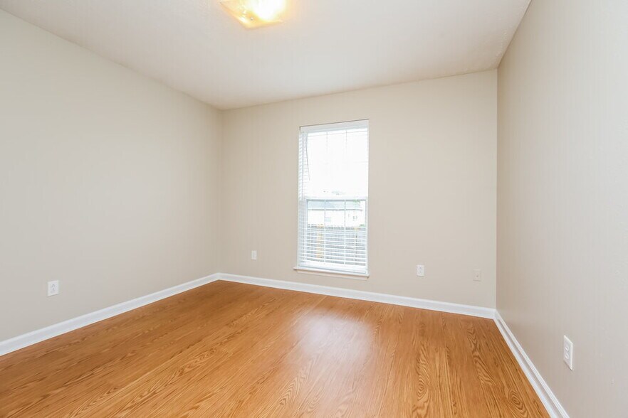 Building Photo - 817 Carmen Way