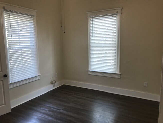 Building Photo - 2109 W Cypress St
