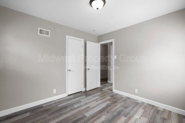 Building Photo - 438 Bush Dr