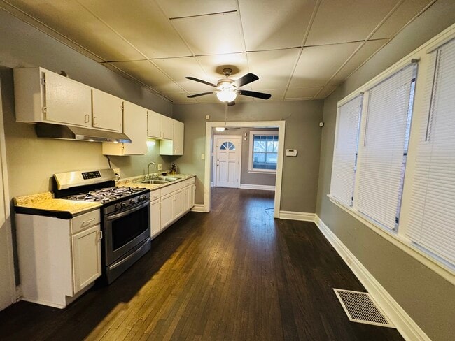 Building Photo - 541 Forsythe Ave