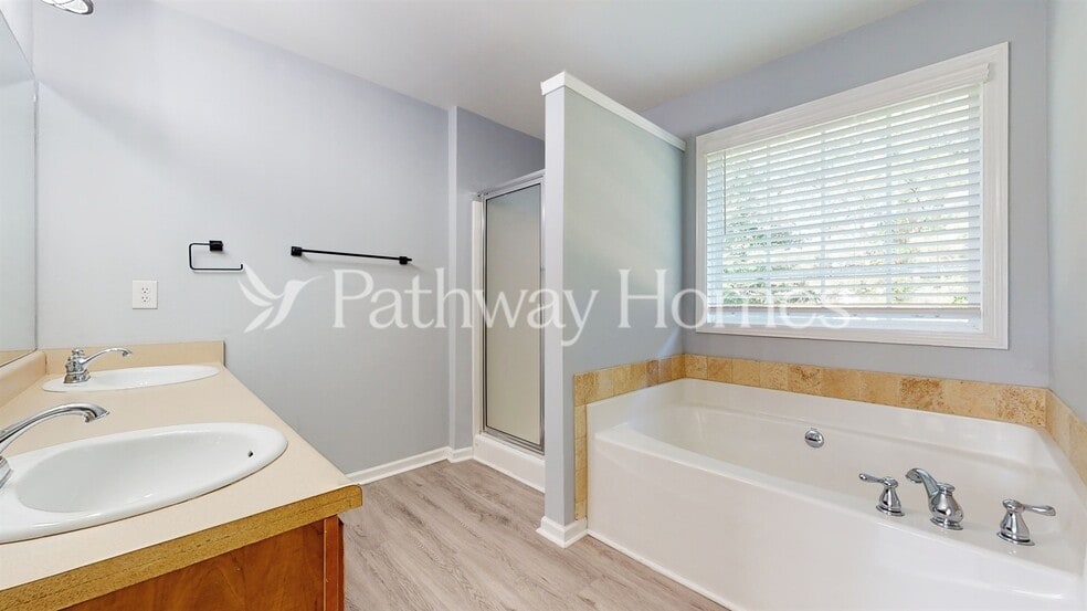 Building Photo - 3420 Gardenside Dr SW