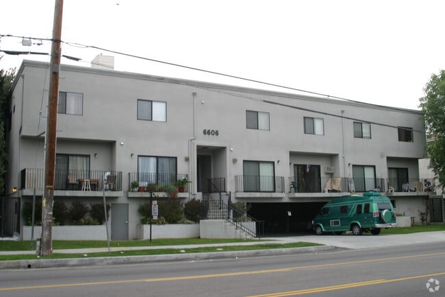 Building Photo - 6606 Hazeltine Ave
