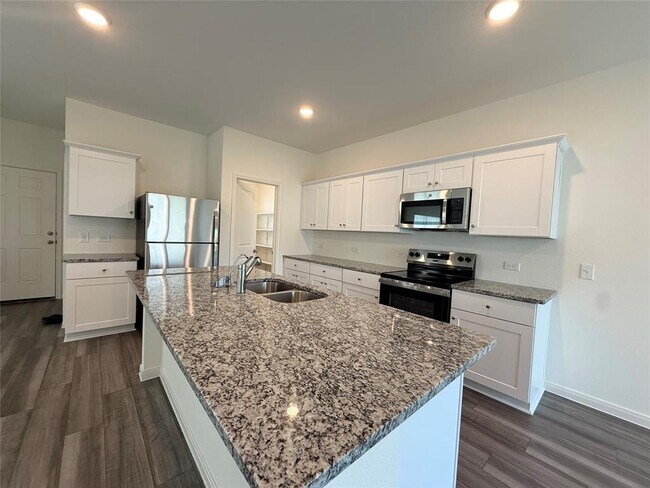 Building Photo - 520 McFadin Wy
