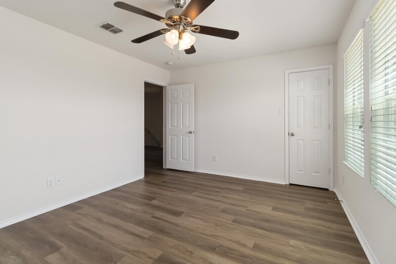 Building Photo - 8647 Silver Willow