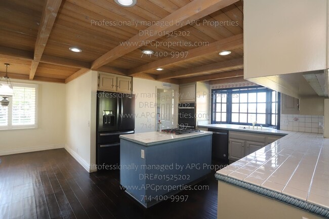 Building Photo - 460 S Bridge View Dr