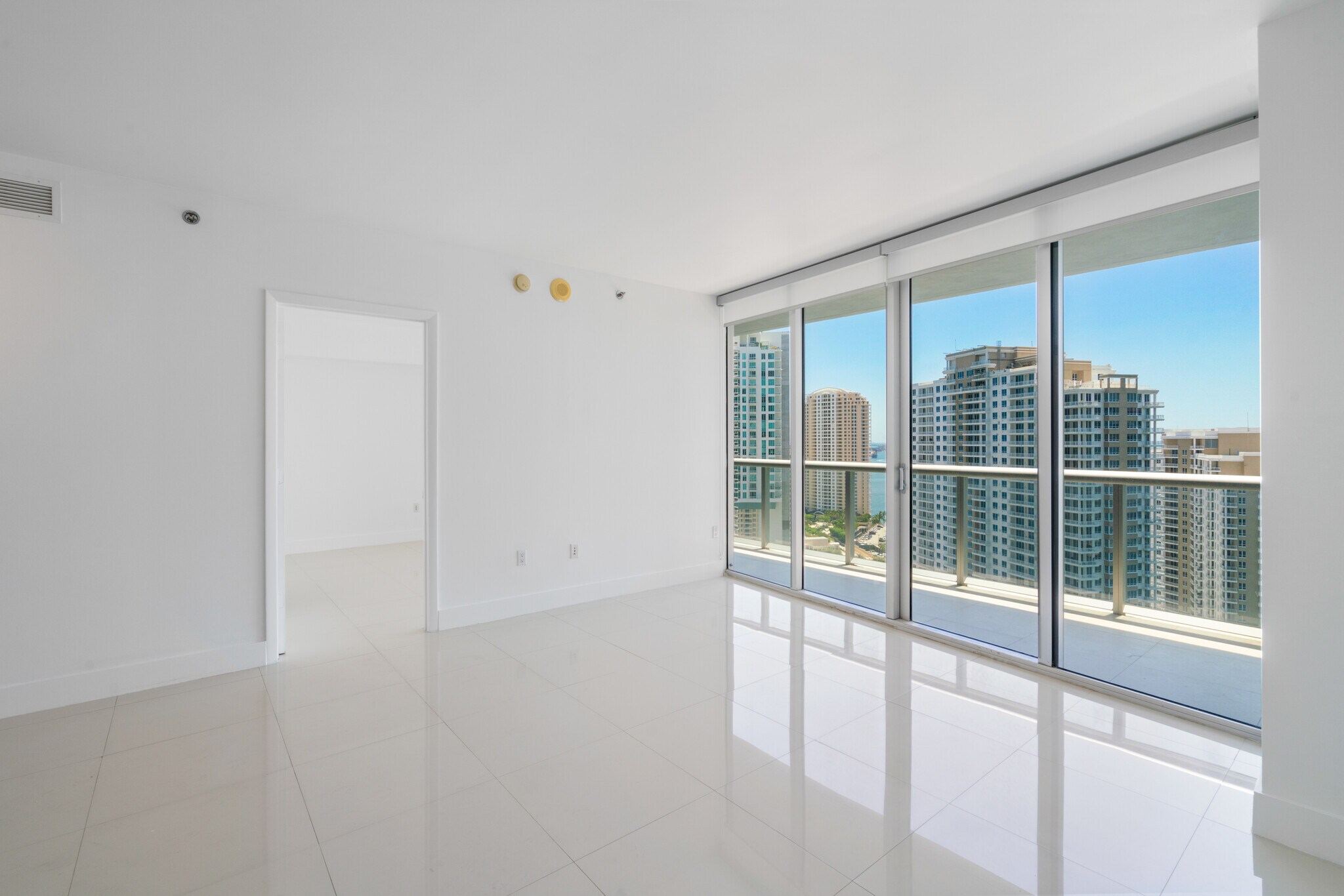 Building Photo - 475 Brickell Ave