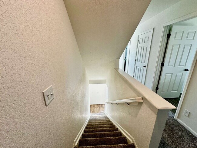 Building Photo - "Charming and spacious 3-Bed Sanctuary with 2.5 Baths the Reunion Community in Commerce City!"