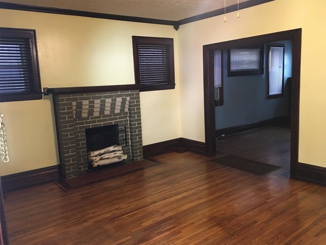 Building Photo - 604 12th Ave