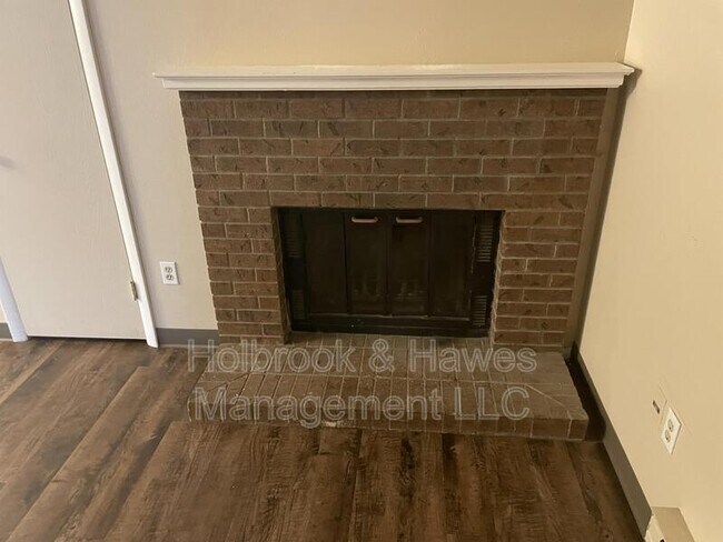 Building Photo - 1209 W Plum St