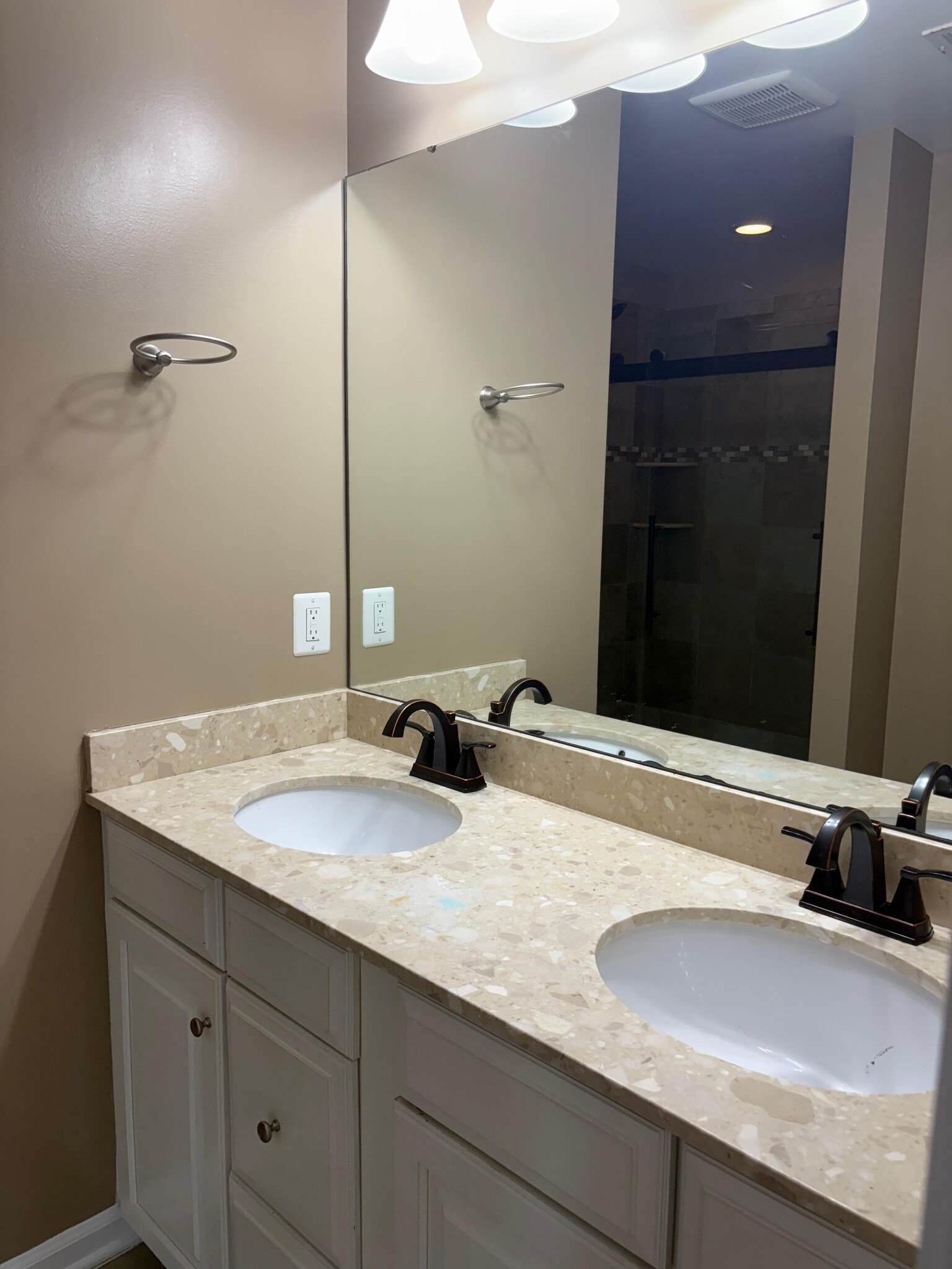 Building Photo - 1023 Anderson Pl SE