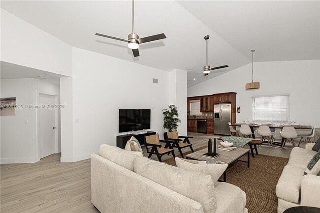 Building Photo - 216 SE 9th St