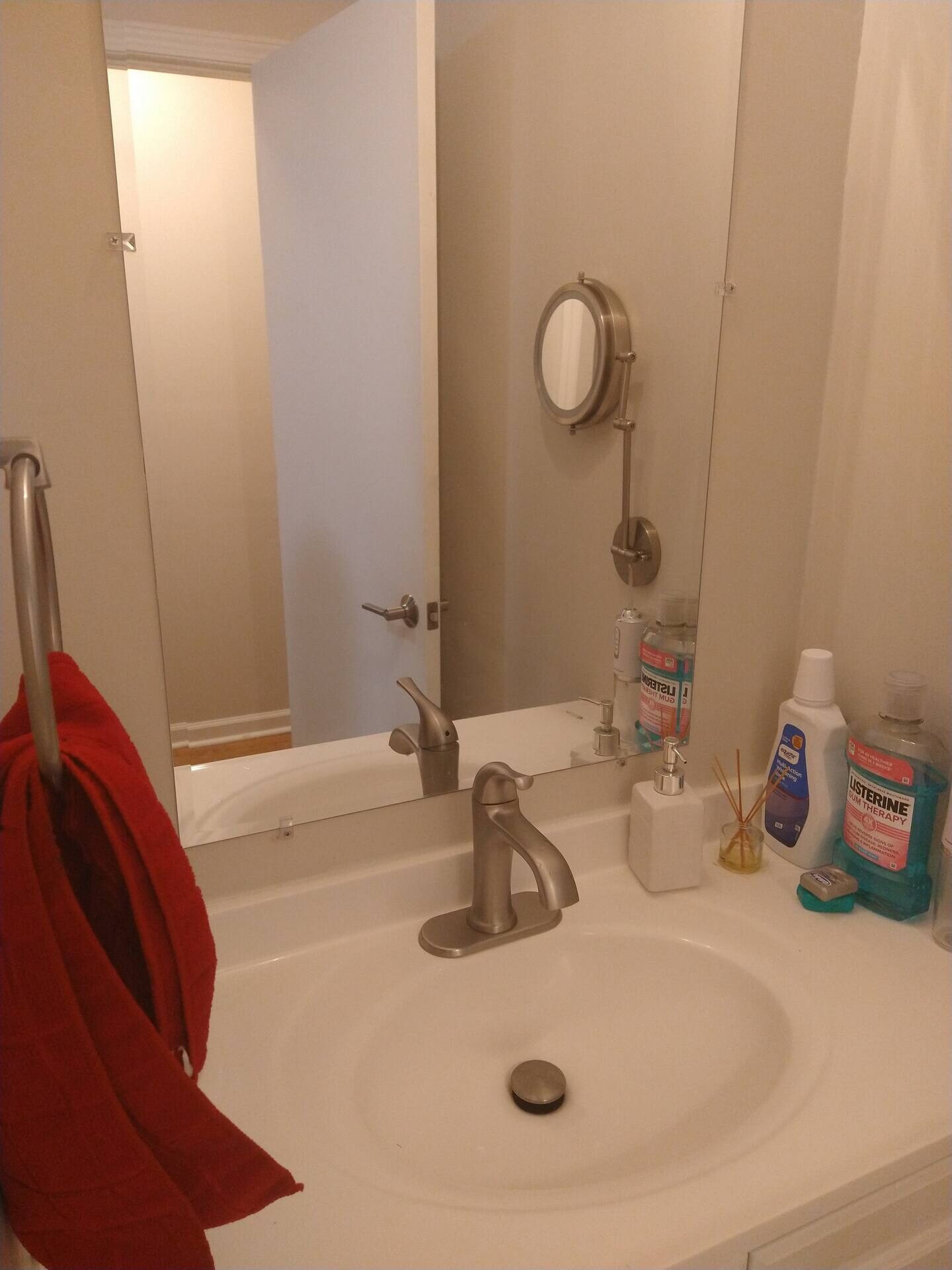 Building Photo - Room in House on Foxcroft Dr