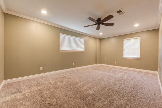 Building Photo - 607 Ellingham Dr