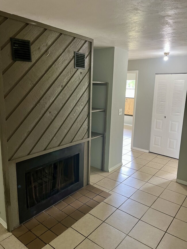 Building Photo - 2321 SW 31st Pl