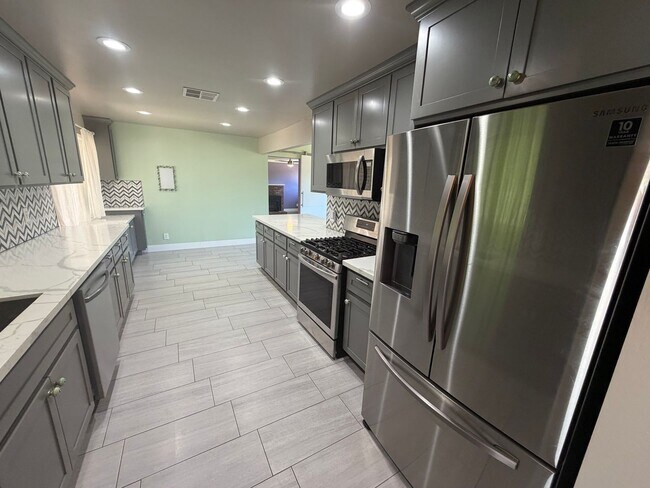 Building Photo - 3 Bedroom | 2 Bathroom | Single family home in Golf Course Terrace