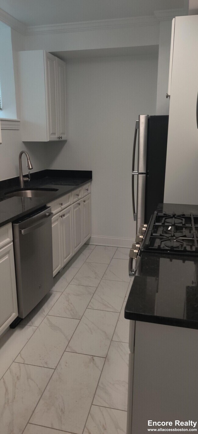 Building Photo - 37 Auburn St