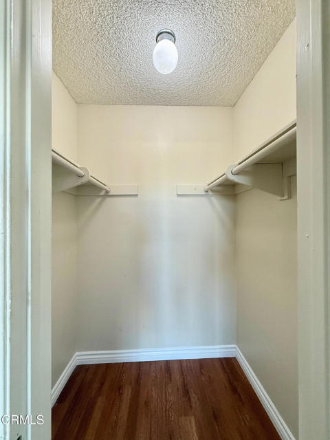 Building Photo - 259 S Ventura Rd