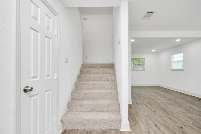 Building Photo - 1501 Maiden Ln