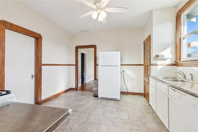 Building Photo - 918 N Hennessey St