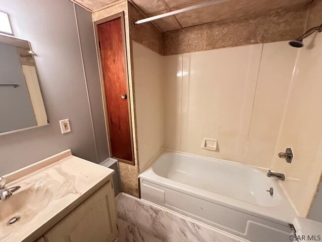 Building Photo - 1695 Solomon Run Rd