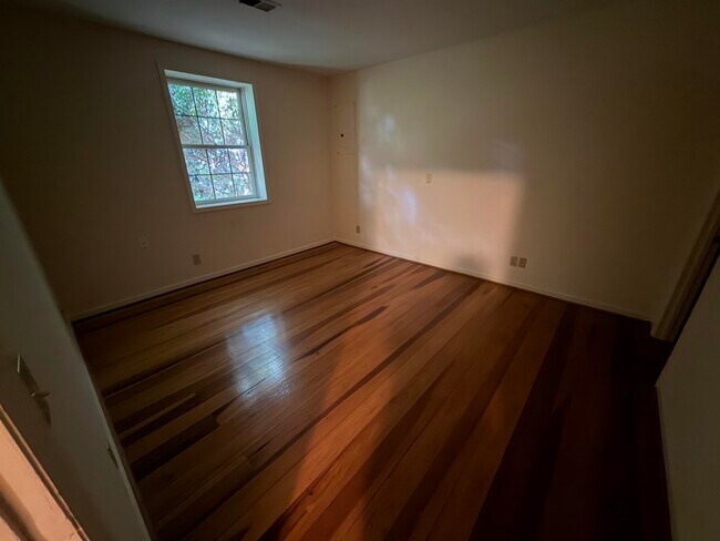 Building Photo - 1112 Pepperhill Cir