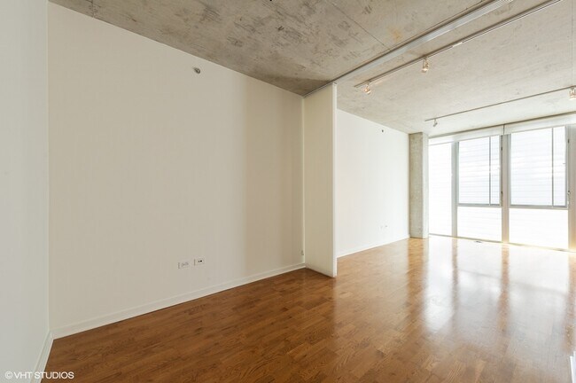 Building Photo - 659 W Randolph St