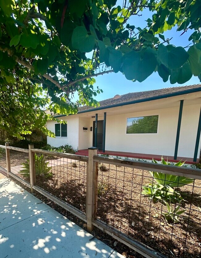 Building Photo - Updated Two Bedroom Home - Available October