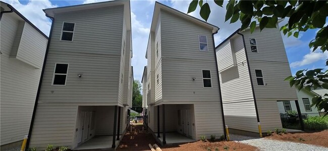 Building Photo - 391 Elm St NW
