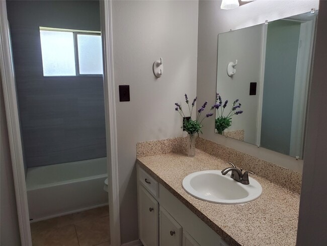 Building Photo - 5305 Woodville Ln