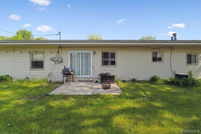 Building Photo - 500 Trombley Rd