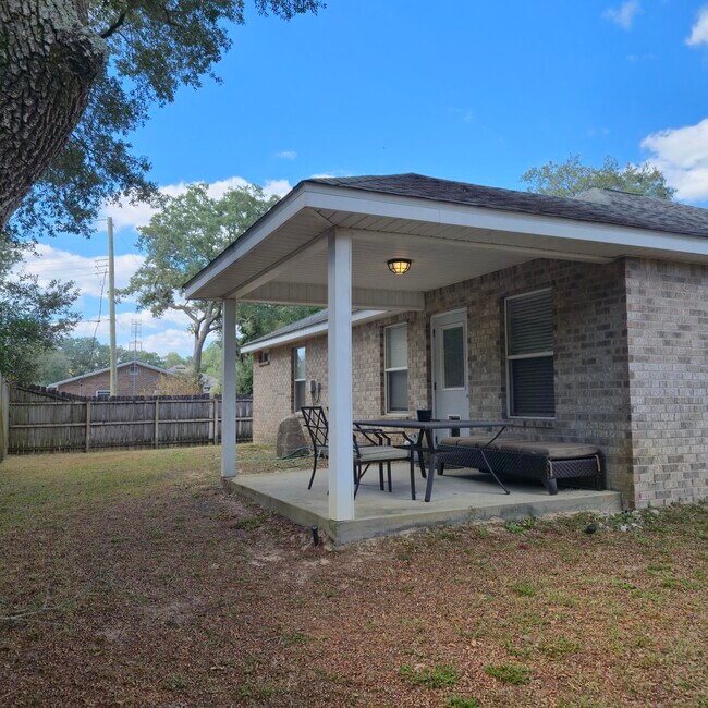 Building Photo - 400 Yancey St