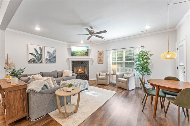 Building Photo - 4407 SW Bison St