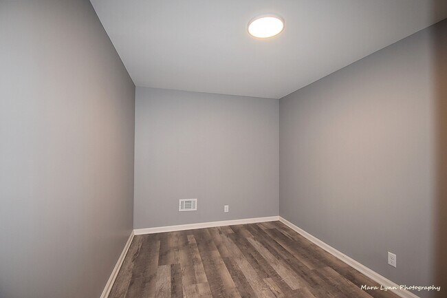 Building Photo - 106 W Kendall Dr