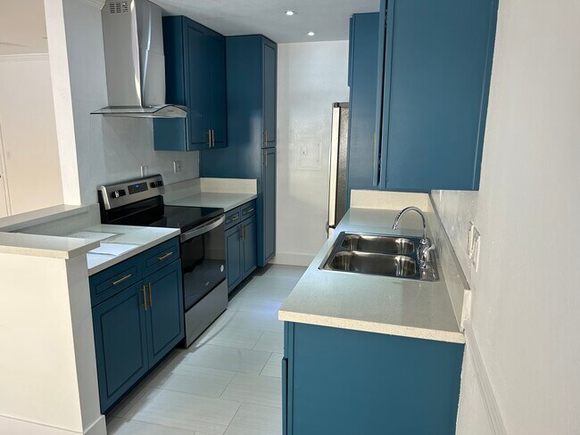 Building Photo - 5328 Newcastle Ave