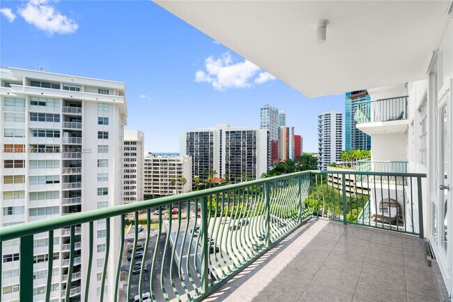 Building Photo - 1408 Brickell Bay Dr