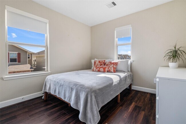 Building Photo - 1853 Commons Hill Ln