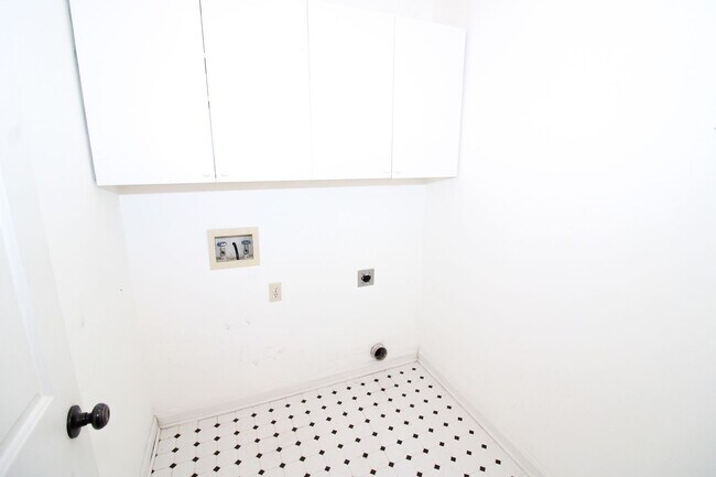 Building Photo - 3BR/2BA Home For Immediate Lease